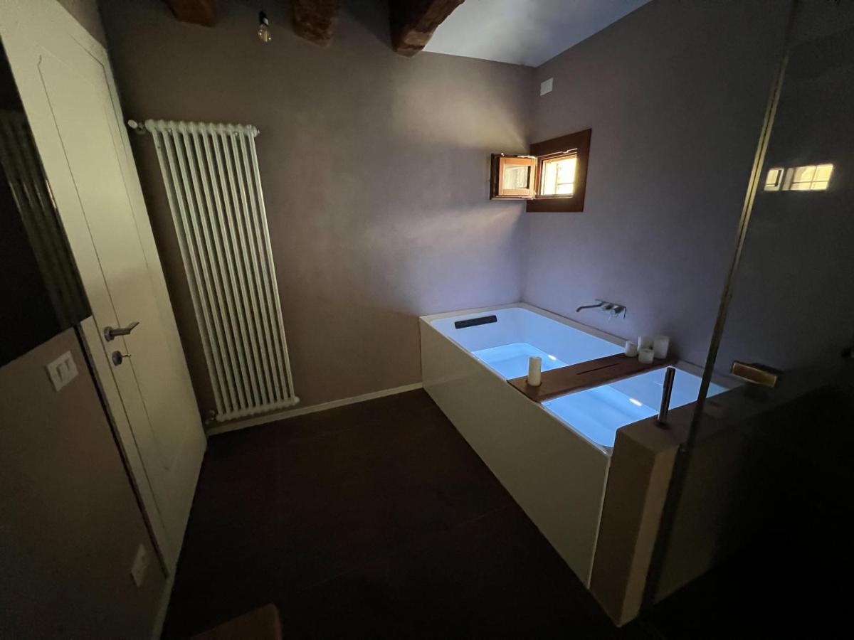 Venice Luxury Suite - Private Jacuzzi And Design Luaran gambar